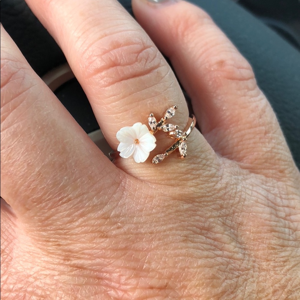 Rose Gold plated Flower Ring - Picture 5 of 5